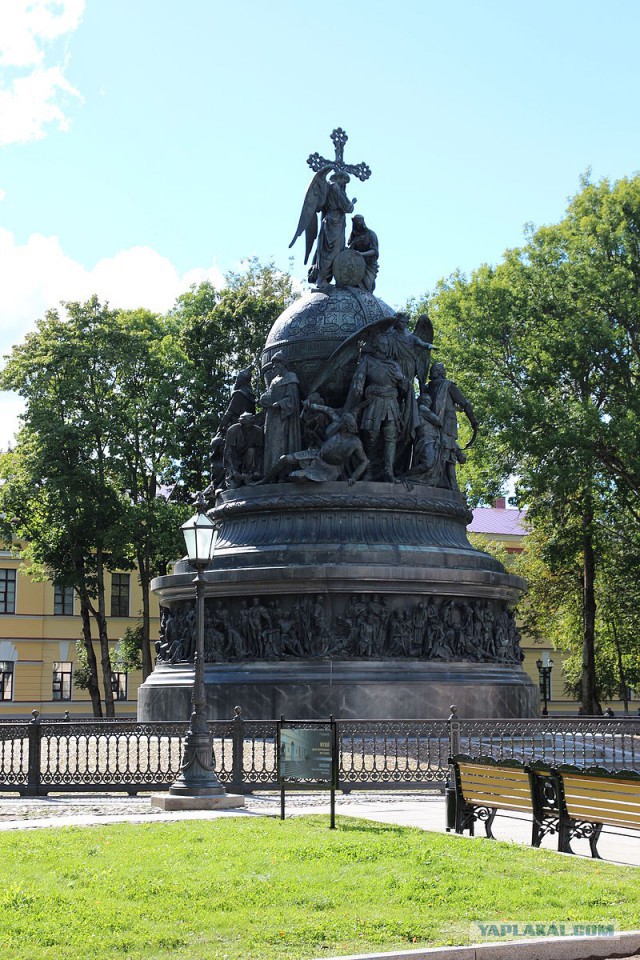 Макаревич раскритиковал памятник Калашникову. "Бездарная, уродливая скульптура"