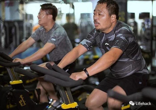 Вот как занятия спортом преобразили эту семейку из Китая