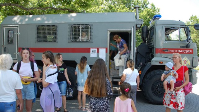 По дороге в Хабаровск замечены составы с автозаками.