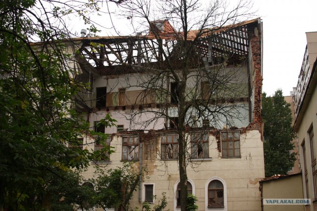 Дом который рухнул (3 фото)