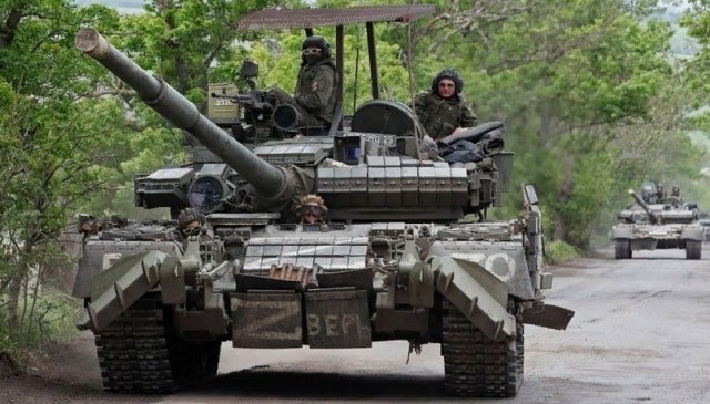 Расконсервировали танки Т-62 и Т-80БВ