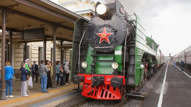 Памятник паровозу