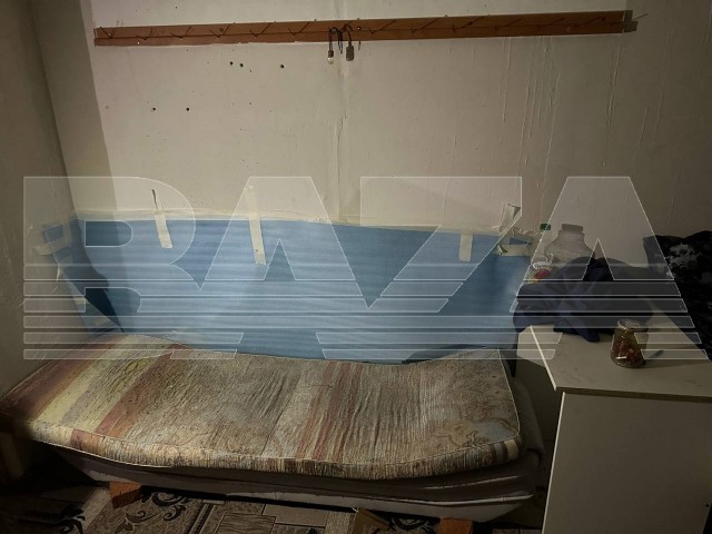 Находчивые мигранты поселились над паркингом дома в центре Москвы — с блекджеком и кальяном