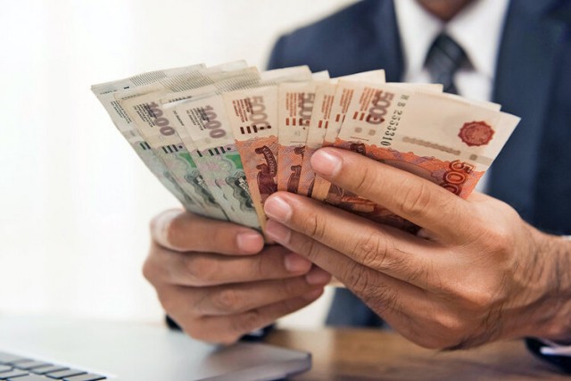 Работодатели откажутся повышать выплаты сотрудникам — на рынке труда пройден зарплатный пик