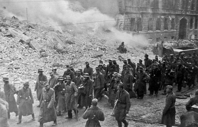 2 мая 1945 года