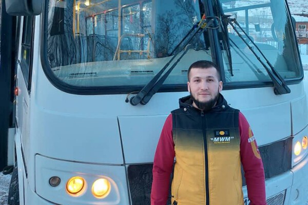 В Красноярске водитель автобуса решил довезти до дома безбилетного мальчика.