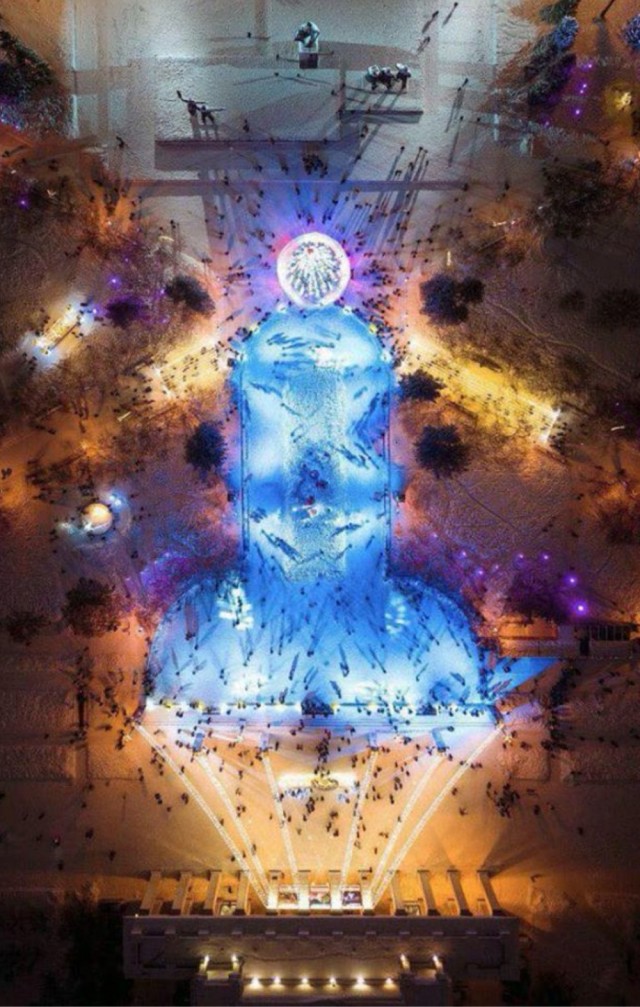 В центре Новосибирска , атмосфера праздники и нового года !