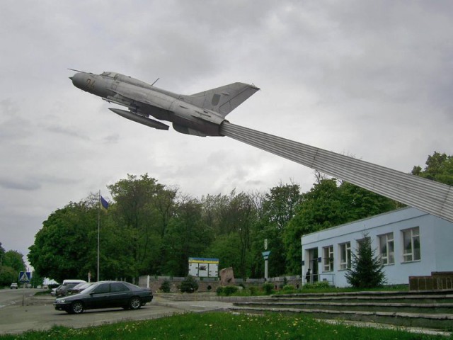 Первый серийный Су-17