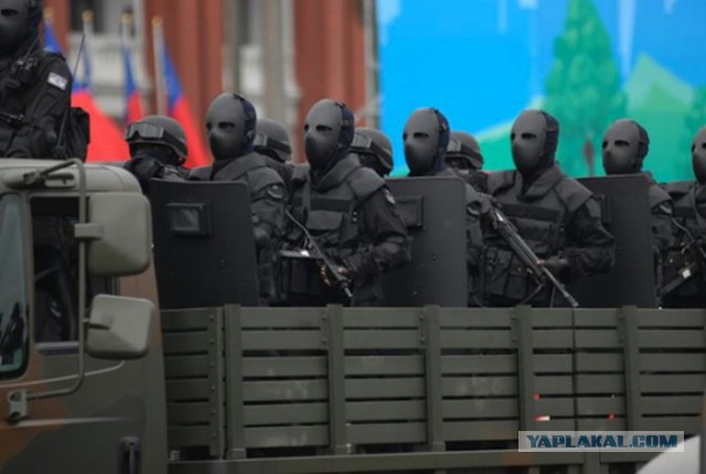 Самая пугающая, непривычная и зловещая униформа в истории