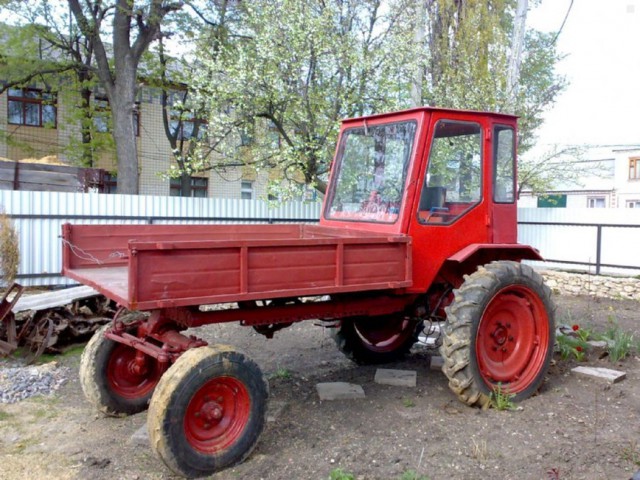 Трактор Т-16. Необычное самоходное шасси передним грузовым отсеком