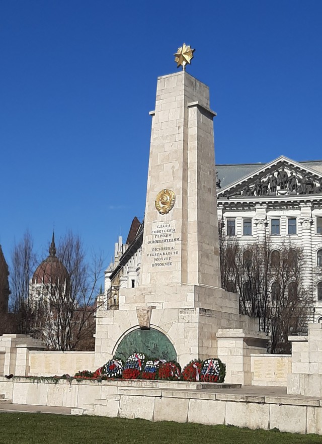 Тем временем в центре Вены