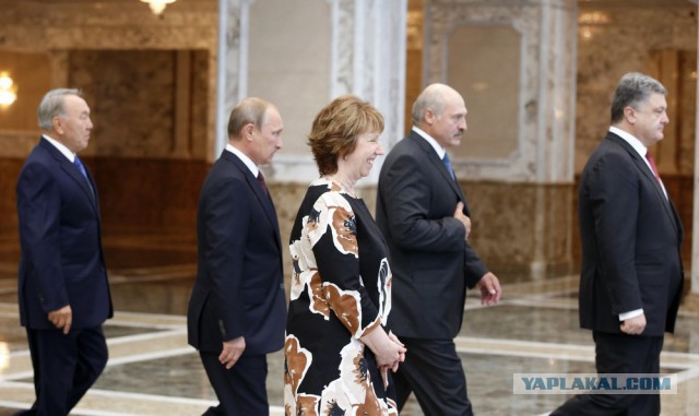 Рукопожатие Путина и Порошенко