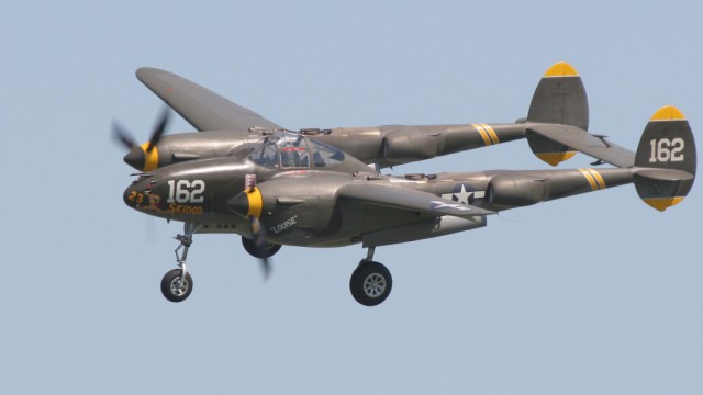 Многоцелевой истребитель P-38 «Lightning»