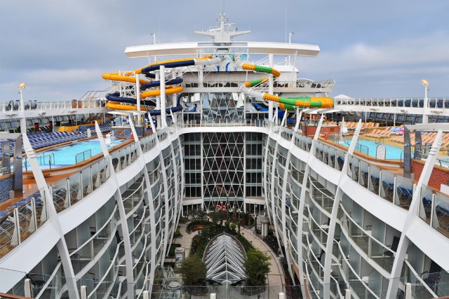 О новом городе развлечений на воде: инаугурационный круиз на гиганте Harmony of the Seas