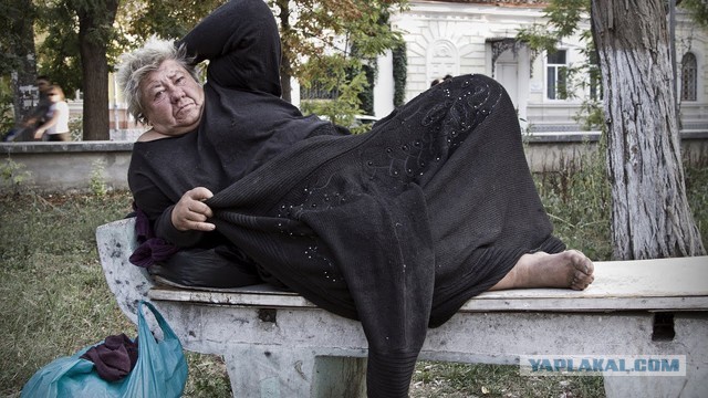 Узнал что друг третий год живет в гараже после ссоры с женой. Показываю как он его обустроил под комфортные жилищные условия