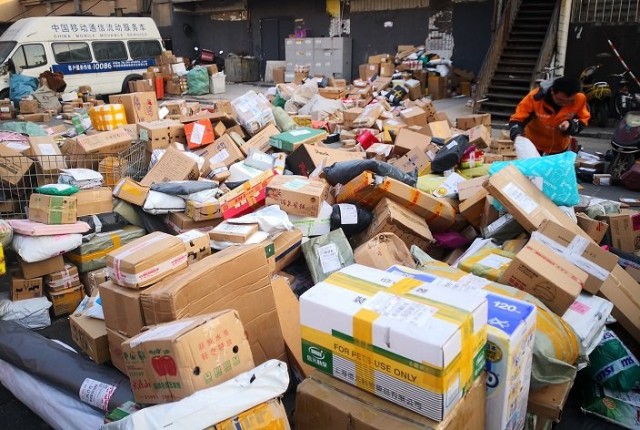 Россияне смогут больше покупать на Aliexpress: порог лимита беспошлинного ввоза товаров увеличили с 200 до 1000 евро