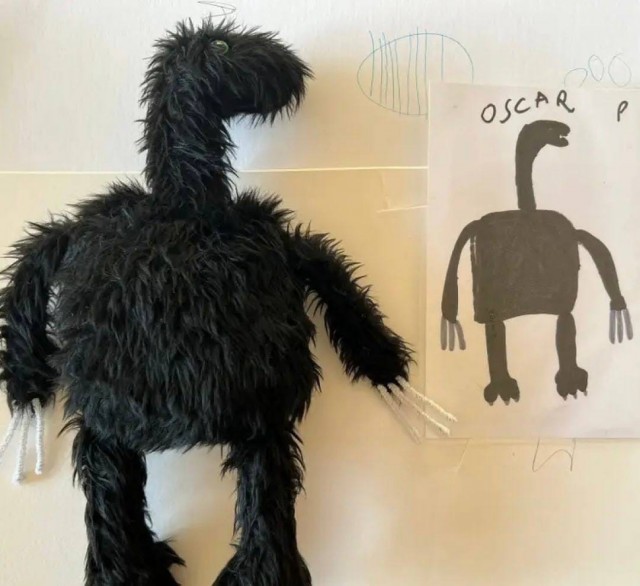 Учительница сшила игрушки детям по их же рисункам