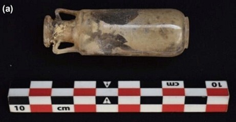 Удивительная находка: духи возрастом почти 2 тыс. лет в закупоренном флаконе в нетронутой римской гробнице в Испании