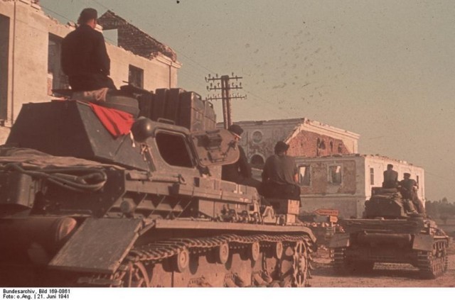 Цветные фотографии бронетехники времён Второй мировой войны