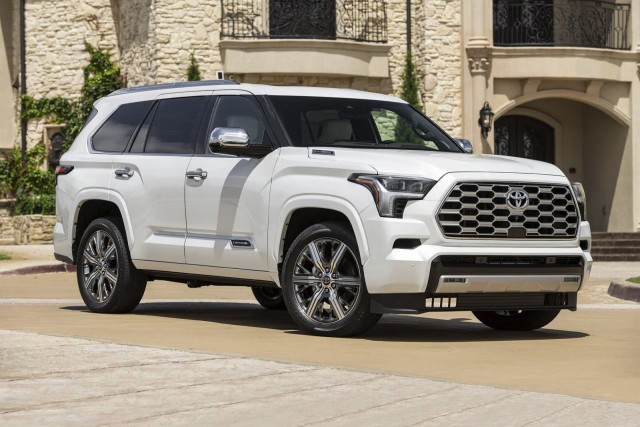 iSeeCars назвал 25 самых долговечных автомобилей на рынке. Лидирует - Toyota Sequoia