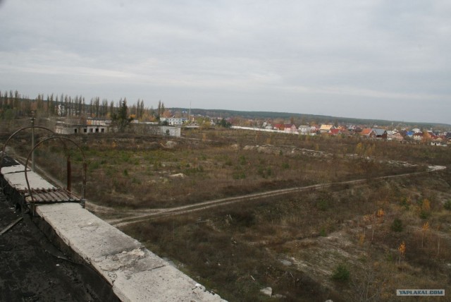 Заброшенная танковая база.