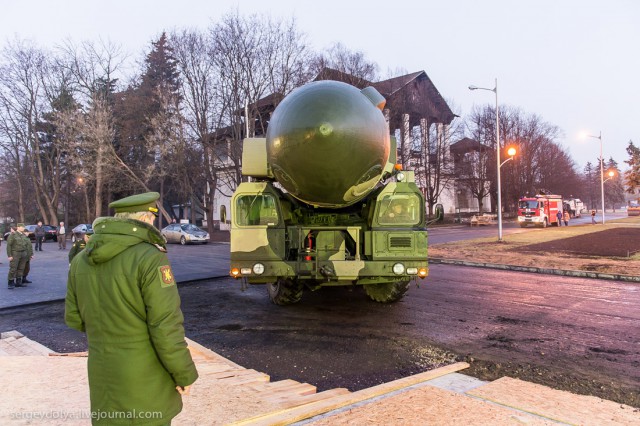 На ВДНХ попал Тополь