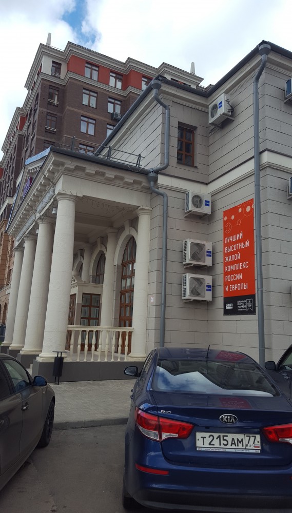 В ЖК «Солнечная система» в подмосковных Химках соседи вышли на тропу войны с теми, кто паркуется ненадлежащим образом