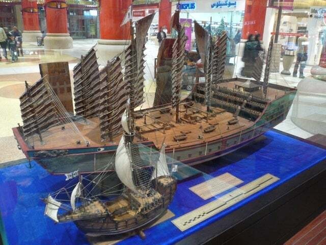 Корабль китайского исследователя Чжэн Хэ в сравнении с «Санта-Марией» Христофора Колумба