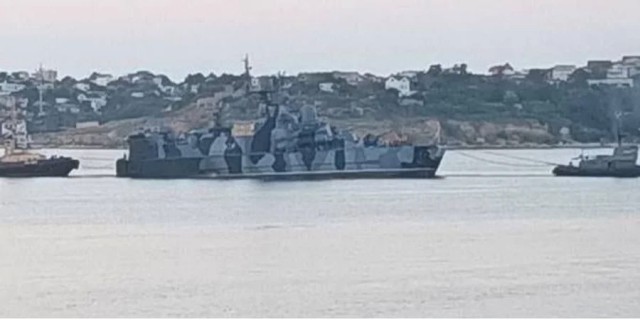 В Севастополе возник пожар после ракетной атаки