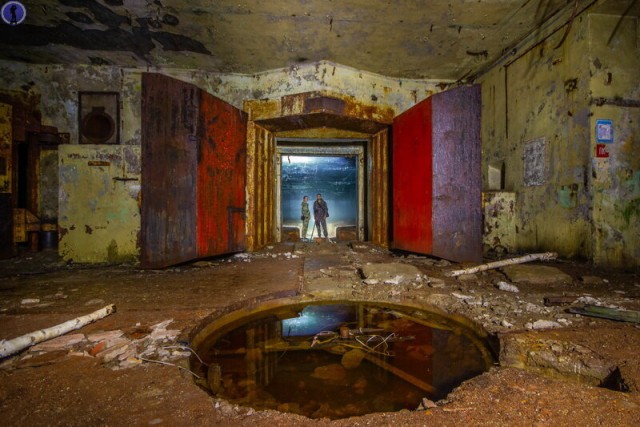 Заброшенный ядерный арсенал под землёй. Толщина этих ворот больше метра