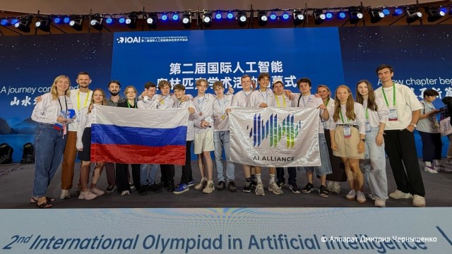 Российские школьники завоевали медали на олимпиаде по ИИ в Китае