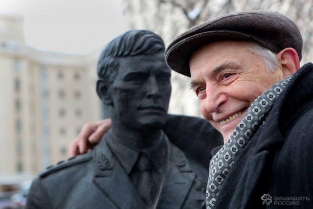 "Офицеры": В Москве появился памятник героям
