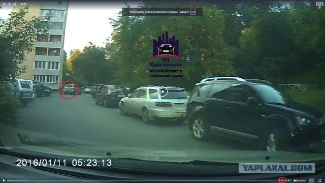В Красноярском крае военный избил мужчину и его мать из-за спора на парковке