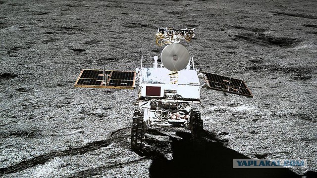 Китай опубликовал фотографии с Луны, сделанные Юйту-2