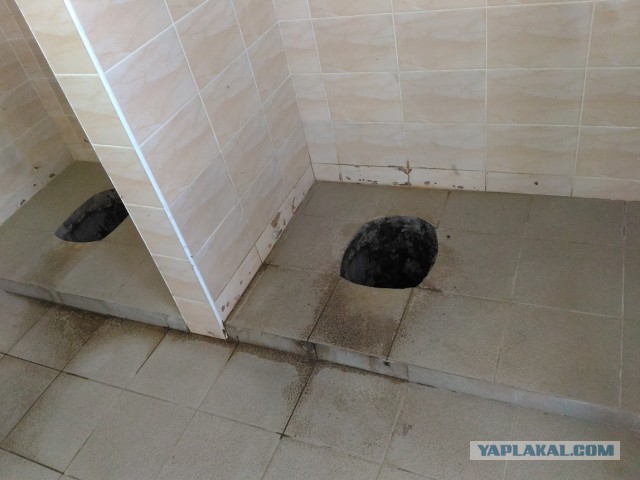 Вся жесть сурового Омского туалета на рынке