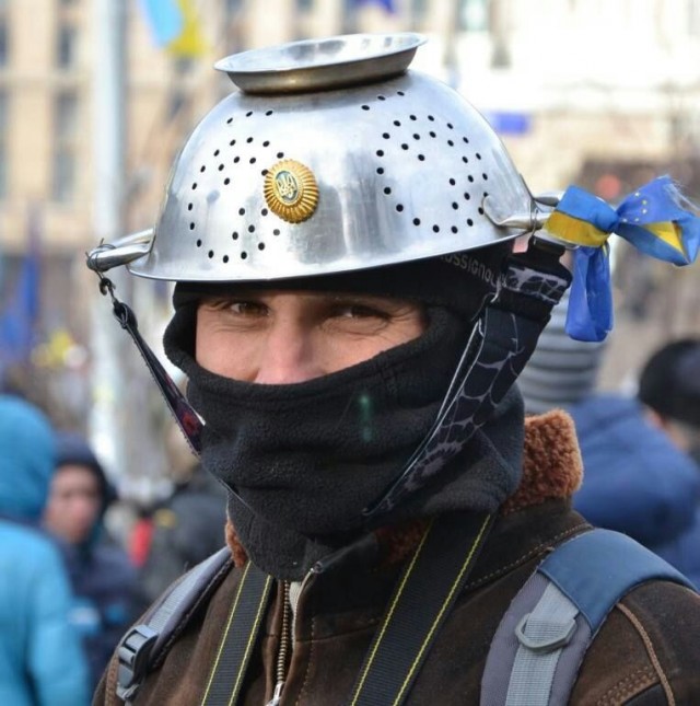 Германия передаст Украине 5 тысяч военных касок