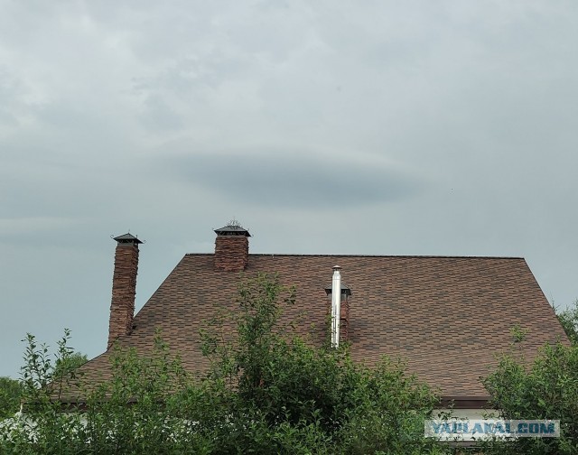 НЛО маскируется под облако?