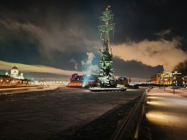 Большой рассказ о новогодней Москве