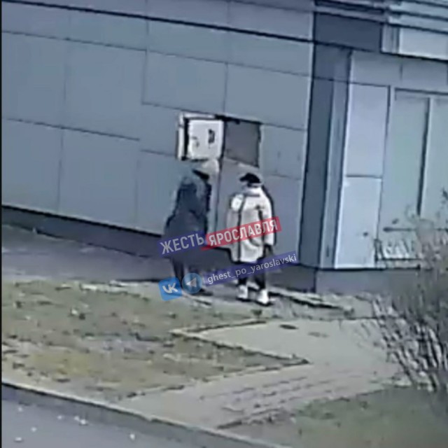 Старушку ограбили в подъезде средь бела дня