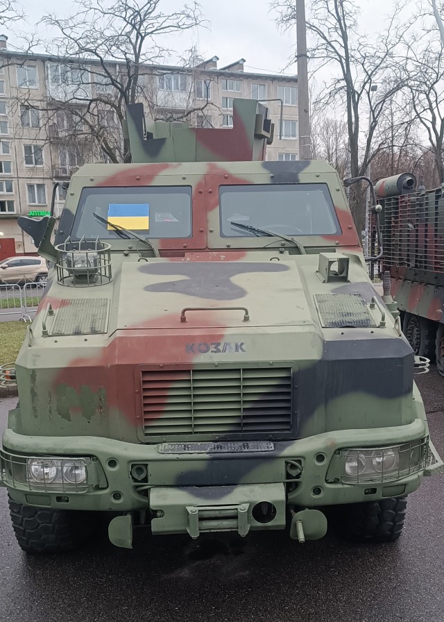 Выставка подбитой техники в СПб