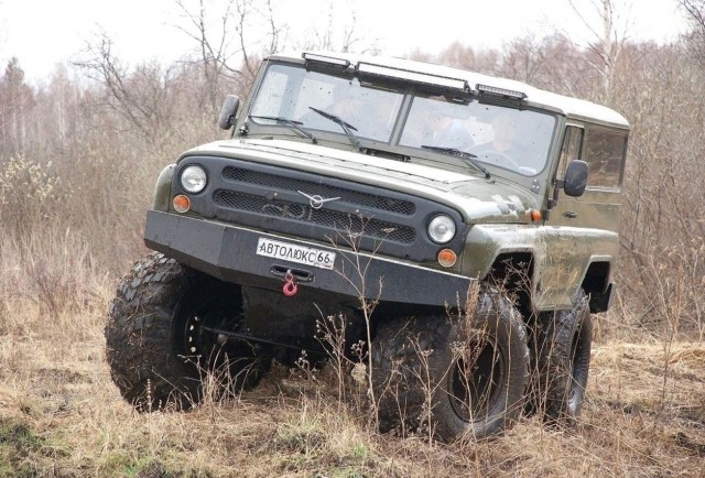 Умeльцы из Екатеринбурга coбрали монстpа из Шишиги и УA3a
