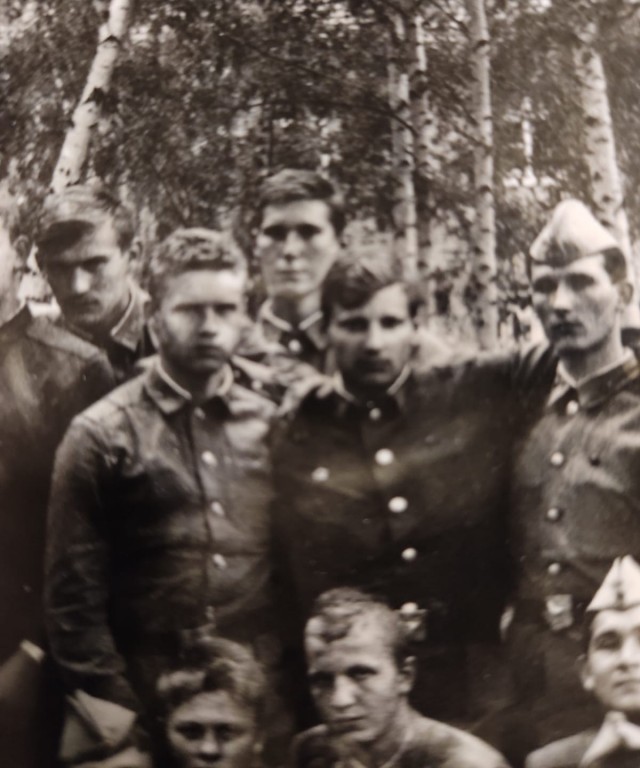 А давайте в честь праздника, выкладывать свои армейские фотки уважаемые яповцы