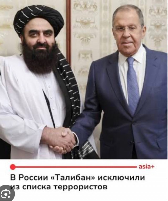 В Москве автоледи на "Лексусе" перепутала газ с тормозом и на скорости впечаталась в жилой дом