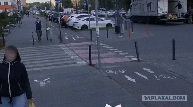 Вооружённый пистолетом водитель BMW напал на отца с двумя детьми во время дорожного конфликта — мужчине и ребёнку потребовалась медицинская помощь.