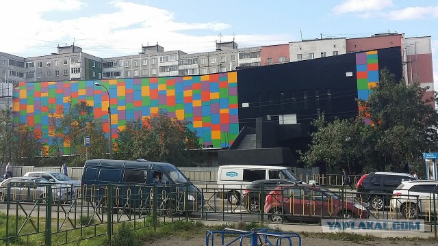 Один старый кинотеатр.
