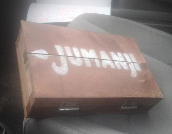 Нашел в заброшенном здании. Я чет даже и не знаю, открывать или нет..