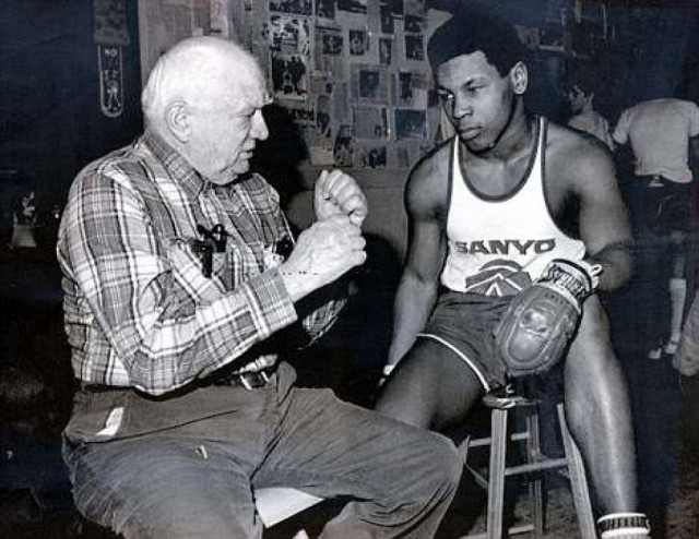 Знаменитости, которые росли сиротами