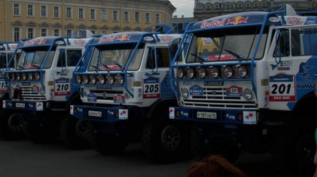 "КамАЗы" в 10-й раз стали чемпионами "Дакара"