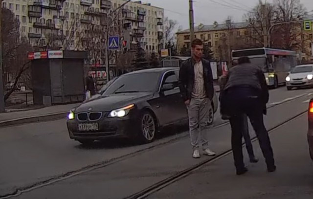 Пацанчики с тонированной лобовухой, не увидели красный и сбили ребенка на переходе