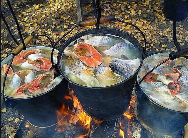 Караси и шпроты.